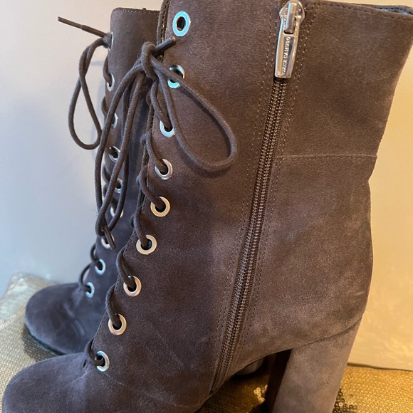 VINCE CAMUTO GRAY SUEDE LEATHER BOOTS WITH HEEL. LACE UP WITH SIDE ZIPPER! - Picture 10 of 16